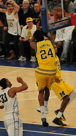 Aubrey Dawkins (24) and Zak Irvin (21)