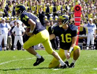 Phillip Brabbs (34) and John Navarre (16)