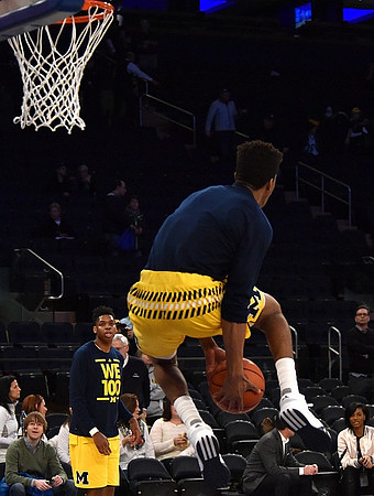 Kameron Chatman (3) and Aubrey Dawkins (24)