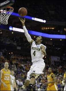 Darius Morris (4) and Zack Novak (0)