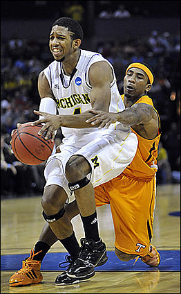 Darius Morris (4)