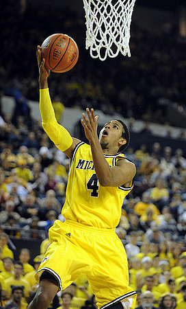 Darius Morris (4)