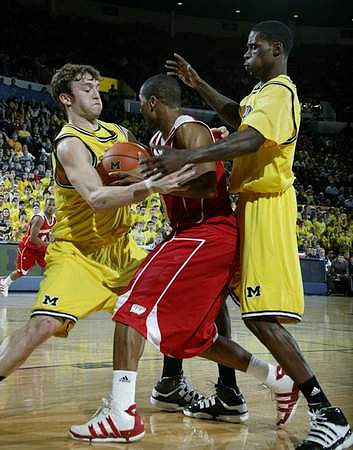 Zack Novak (0) and Manny Harris (3)