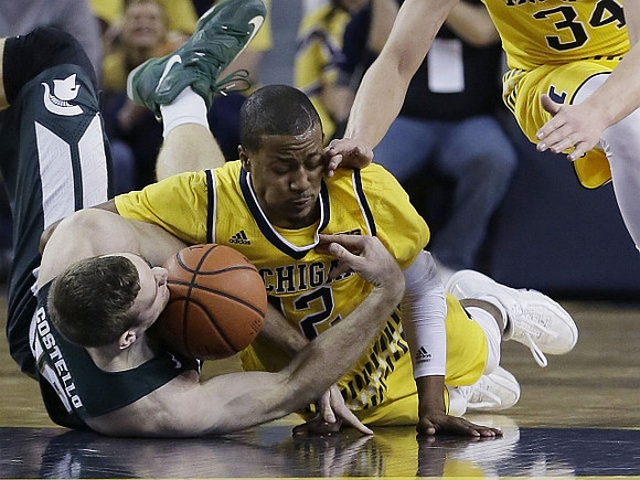 Muhammad-Ali Abdur-Rahkman (12) and Mark Donnal (34)