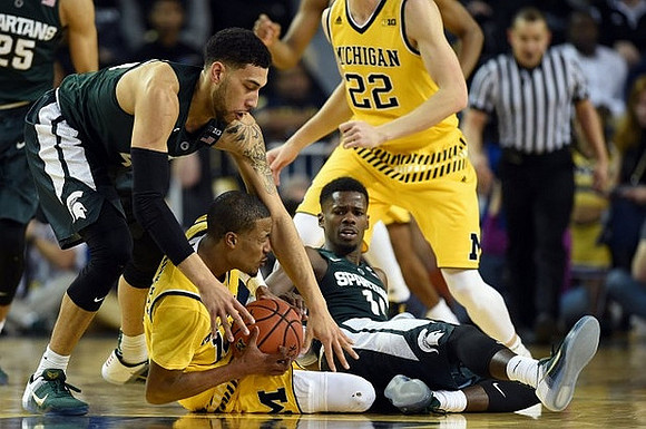 Muhammad-Ali Abdur-Rahkman (12) and Duncan Robinson (22)