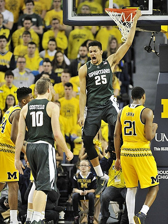 Aubrey Dawkins (24) and Zak Irvin (21)