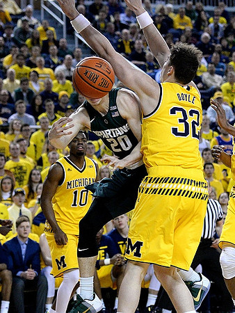 Derrick Walton Jr. (10) and Ricky Doyle (32)