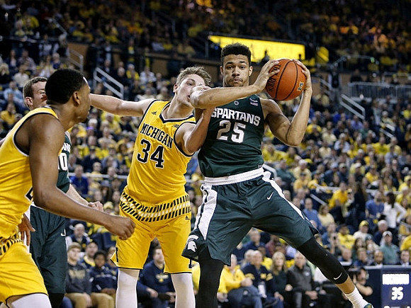 Zak Irvin (21) and Mark Donnal (34)