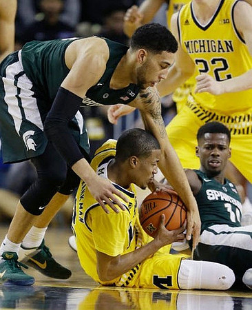 Muhammad-Ali Abdur-Rahkman (12) and Duncan Robinson (22)