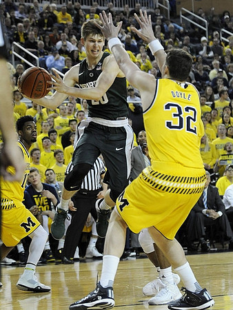 Derrick Walton Jr. (10) and Ricky Doyle (32)