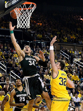 Derrick Walton Jr. (10) and Ricky Doyle (32)