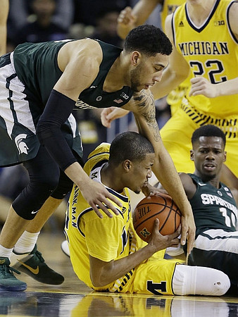 Muhammad-Ali Abdur-Rahkman (12) and Ricky Doyle (32)