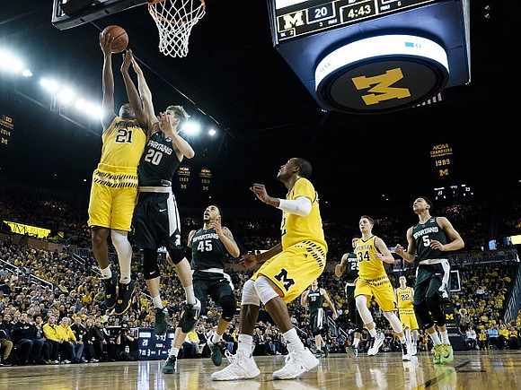 Zak Irvin (21), Muhammad-Ali Abdur-Rahkman (12), Mark Donnal (34), and Duncan Robinson (22)