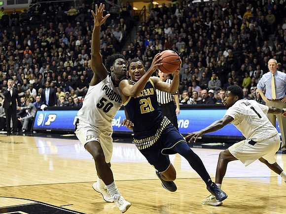 Zak Irvin (21) and John Beilein