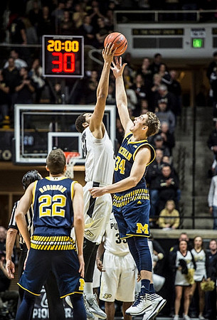Duncan Robinson (22) and Mark Donnal (34)