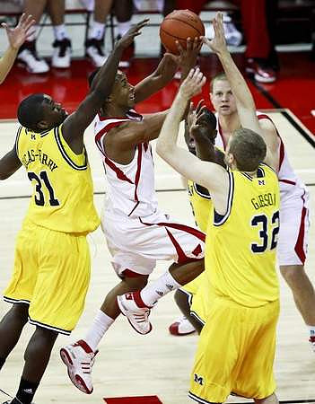 Laval Lucas-Perry (31), Zack Gibson (32), and Manny Harris (3)