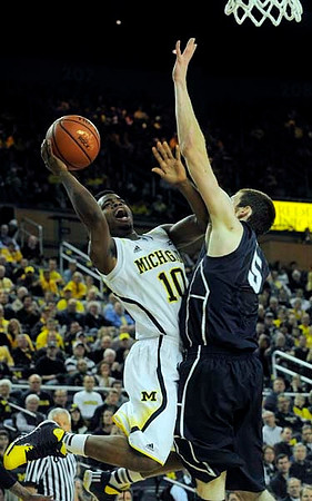Derrick Walton Jr. (10)