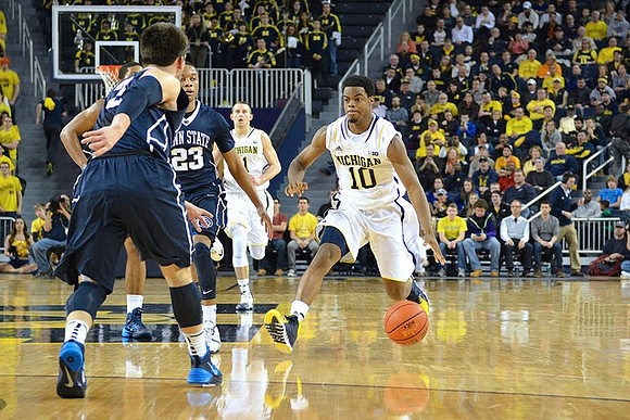 Glenn Robinson III (1) and Derrick Walton Jr. (10)