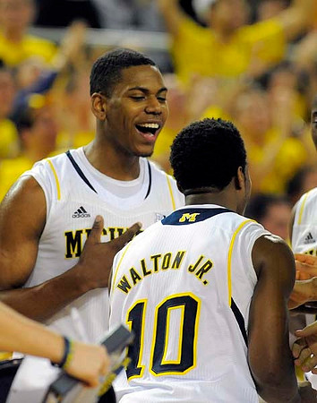 Glenn Robinson III (1) and Derrick Walton Jr. (10)