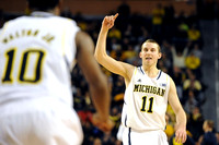 Derrick Walton Jr. (10) and Nik Stauskas (11)