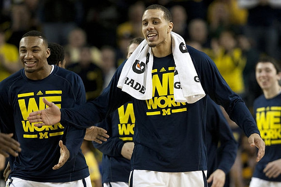 Zak Irvin (21) and Jordan Morgan (52)