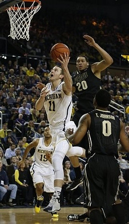 Nik Stauskas (11) and Jon Horford (15)