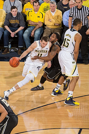 Nik Stauskas (11) and Jon Horford (15)