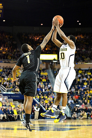 Derrick Walton Jr. (10)