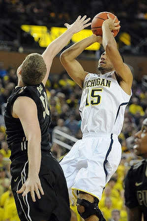 Jon Horford (15)