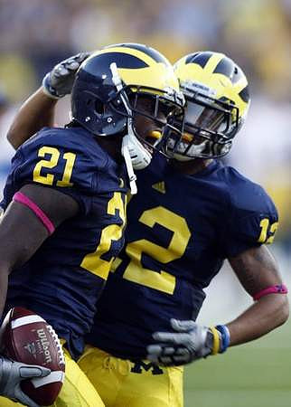 Junior Hemingway (21) and Roy Roundtree (12)