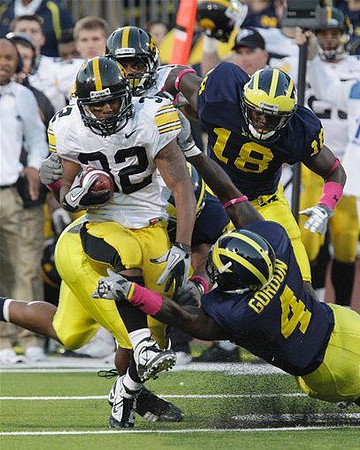 Cameron Gordon (4) and James Rogers (18)