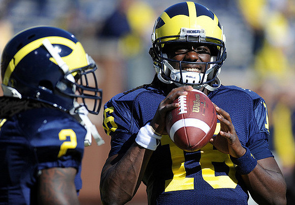 Vincent Smith (2) and Denard Robinson (16)