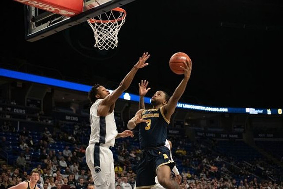 Zavier Simpson (3) and Jon Teske (15)