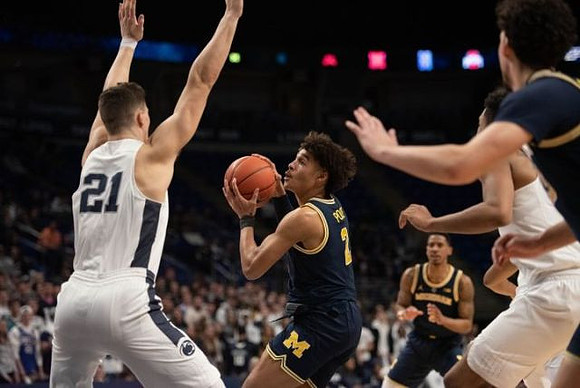 Jordan Poole (2), Charles Matthews (1), and Brandon Johns Jr. (23)
