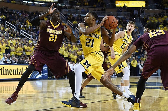 Zak Irvin (21) and Moritz Wagner (13)