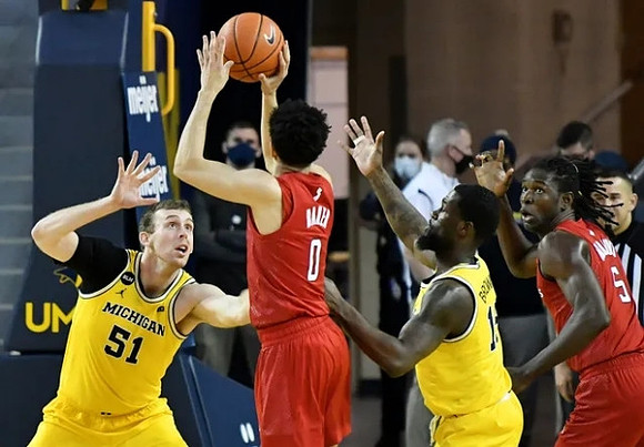 Austin Davis (51) and Chaundee Brown Jr. (15)
