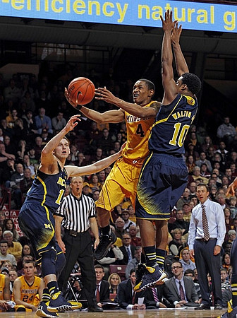 Nik Stauskas (11), Derrick Walton Jr. (10), and Minnesota Head Coach Richard Pitino