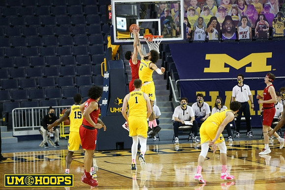 Chaundee Brown Jr. (15), Isaiah Livers (2), Hunter Dickinson (1), and Brandon Johns Jr. (23)