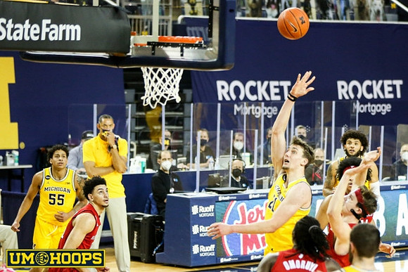 Eli Brooks (55), Juwan Howard, Franz Wagner (21), and Isaiah Livers (2)