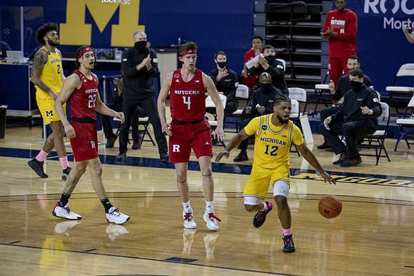 Isaiah Livers (2) and Mike Smith (12)
