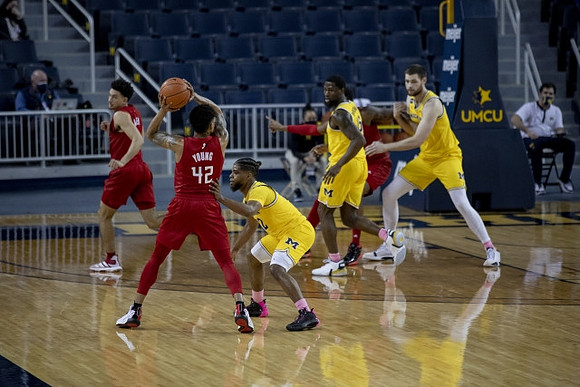 Mike Smith (12), Chaundee Brown Jr. (15), and Hunter Dickinson (1)