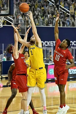 Hunter Dickinson (1) and Eli Brooks (55)