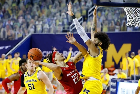 Austin Davis (51) and Isaiah Livers (2)
