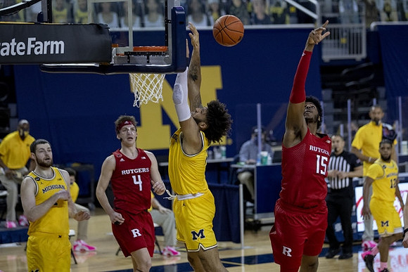 Hunter Dickinson (1), Isaiah Livers (2), and Mike Smith (12)