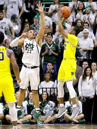 Muhammad-Ali Abdur-Rahkman (12) and Derrick Walton Jr. (10)