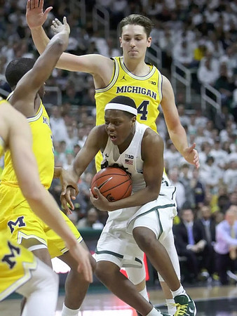 Xavier Simpson (3) and Mark Donnal (34)