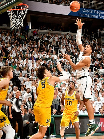 Moritz Wagner (13), D.J. Wilson (5), and Derrick Walton Jr. (10)