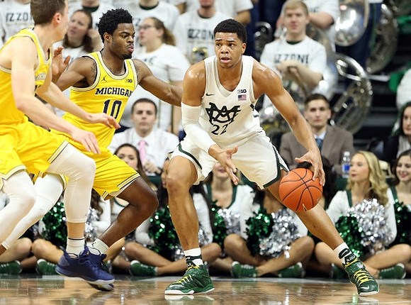 Duncan Robinson (22) and Derrick Walton Jr. (10)