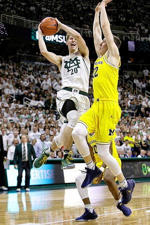 Duncan Robinson (22) and Derrick Walton Jr. (10)