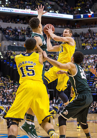 Jon Horford (15) and Nik Stauskas (11)